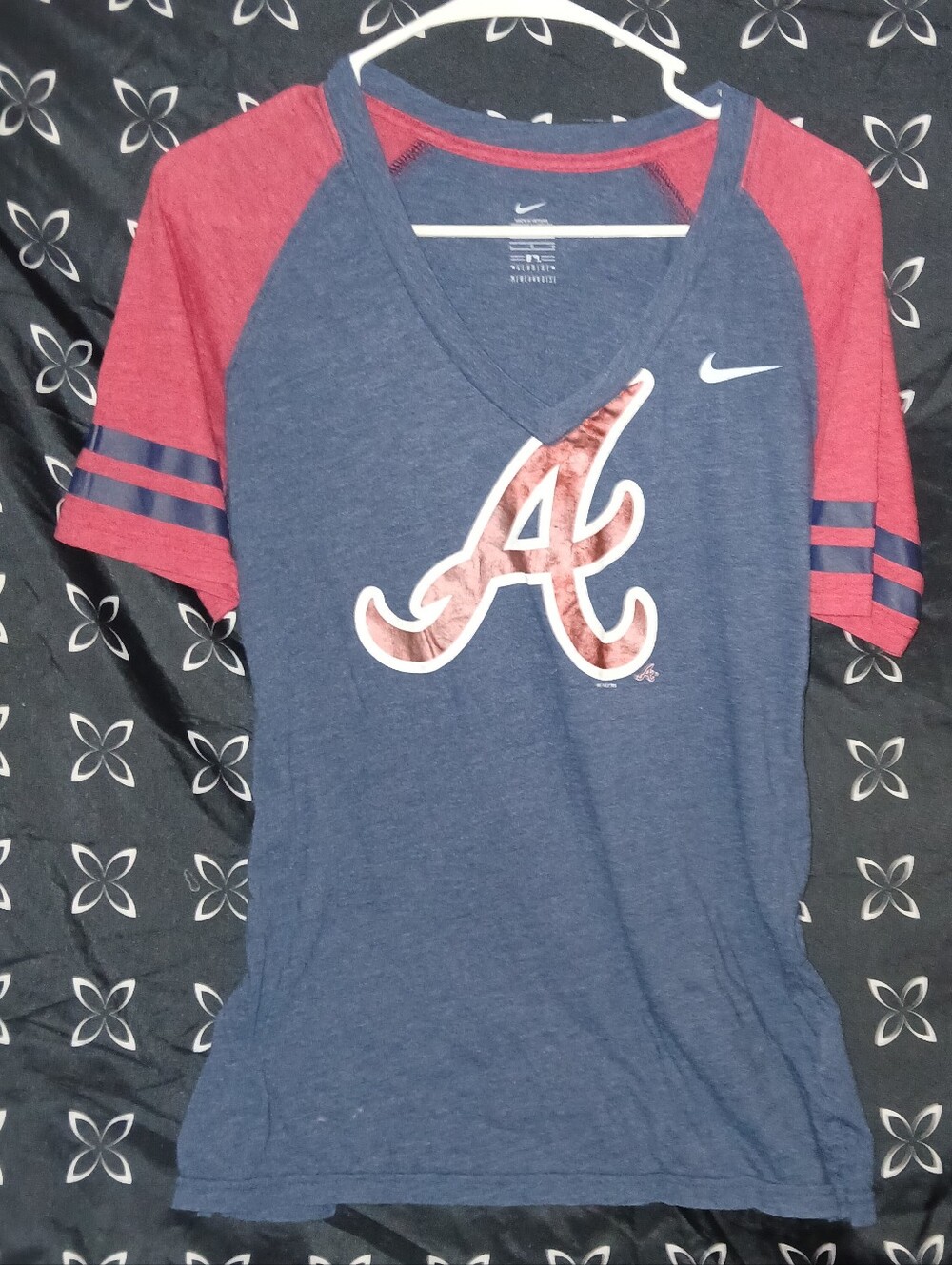 Women's Nike Atlanta Braves Baseball V Neck T Shirt Size Large